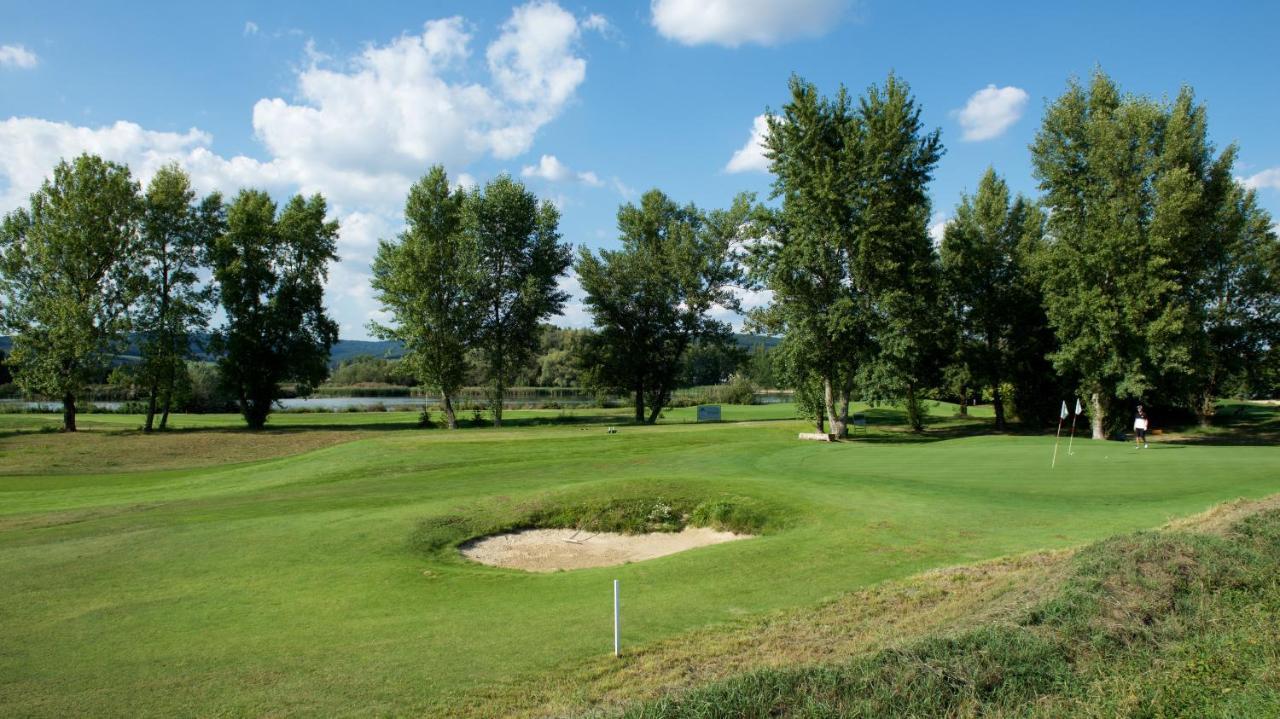 Apartman Greenbay Golf Trenčín Eksteriør billede